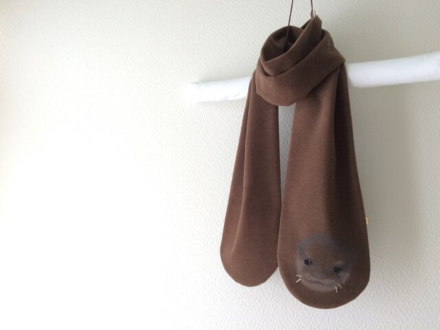 暖かItary製ウール 隠れコツメカワウソ マフラー の画像1枚目