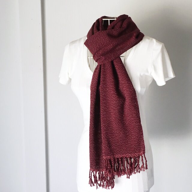 【カシミヤ:秋冬】ユニセックス:手織りマフラー " Wine red with White dots Vol.2"の画像1枚目
