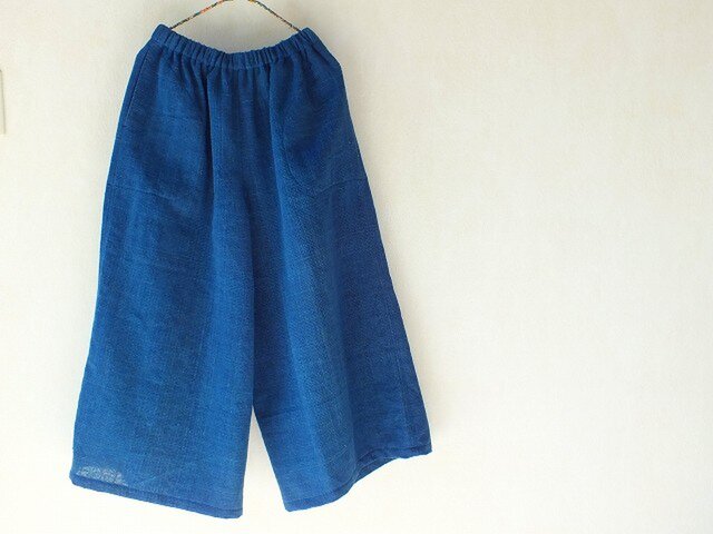 先染め手織りの藍布で作ったシンプルなパンツの画像1枚目