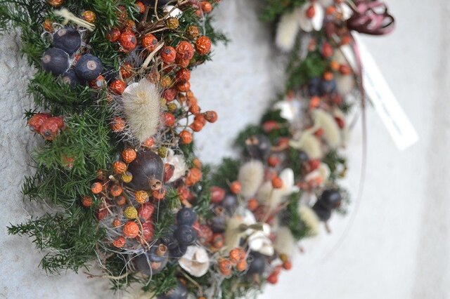コットンと賑やかな森のクリスマスリース　シャリンバイ　野バラの実 コットンと賑やかな森のクリスマスリース シャリンバイ 野バラの実 森