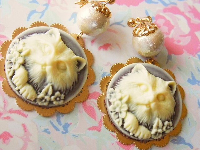 CATS❤猫のカメオのピアス(カフェオレ)の画像1枚目