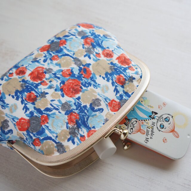 □リバティプリントのがま口ポーチ (石目模様の口金）/ ロゼッタ