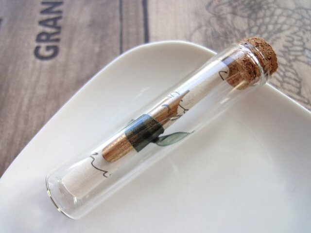Amulet Bottle ■万年筆のペン先■Goldの画像1枚目
