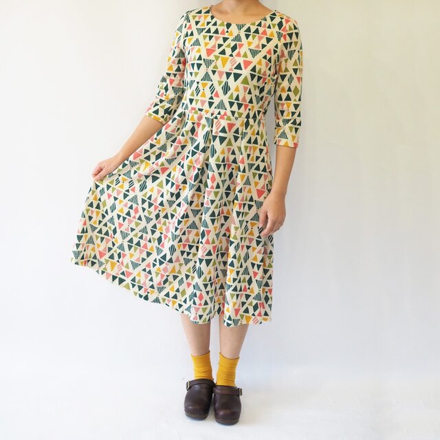 【XS-LL受注制作】アーミッシュ風シンプルワンピース◇北欧テイスト柄（やや厚手・やわらか生地）
