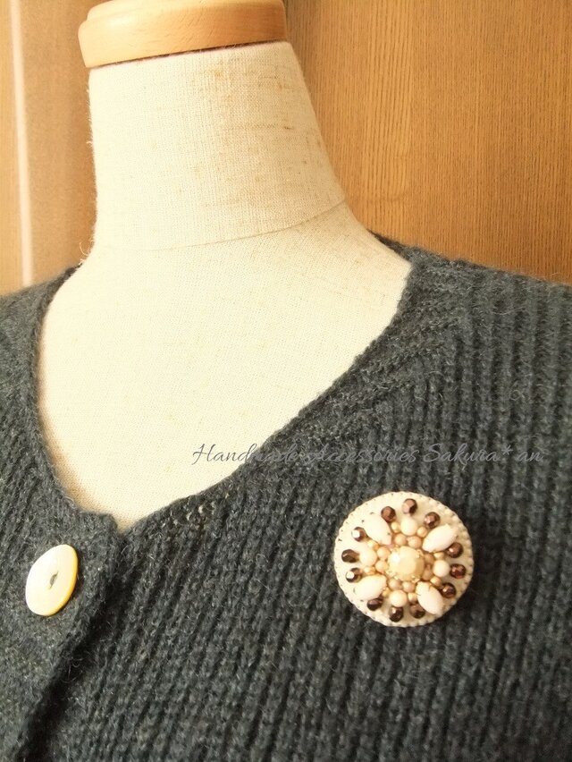 SALE Brooch ビーズ刺繍 （K0716) | iichi ハンドメイド・クラフト作品・手仕事品の通販
