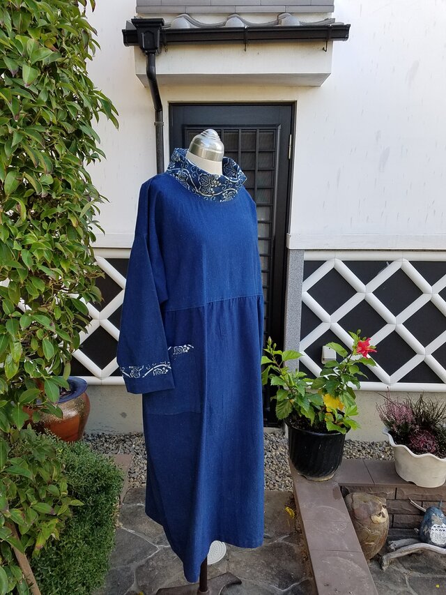 着物リメイク　手作り 　藍地に型染め　ワンピース