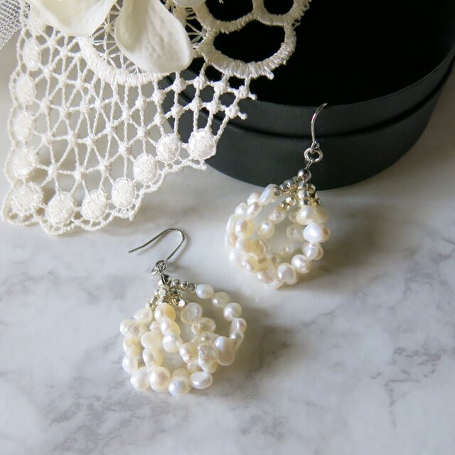訳あり..小粒淡水パールのボリュームピアス　シルバーカラー パールピアス　天然石ピアス　結婚式　二次会　パーティーにも