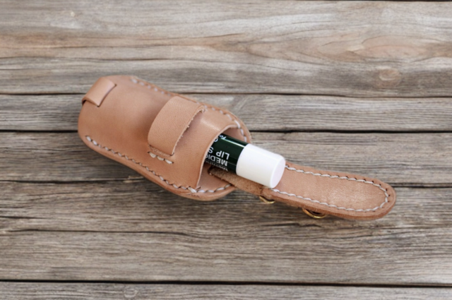 本革サドルレザーのリップクリームホルダー【受注製作】 | iichi 日々
