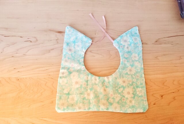 おちゃめ柄　ハンドメイドまるスタイ　リバーシブル ☆星型スタイ❥水玉模様❥ハンドメイド❥リバーシブル❥新品未