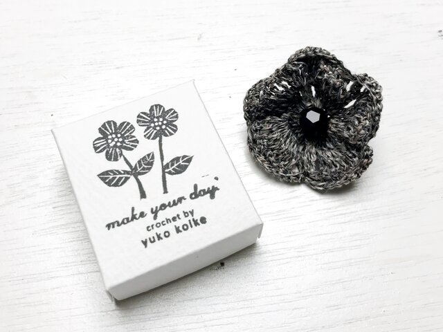 anemone brooch - charcoal -の画像1枚目