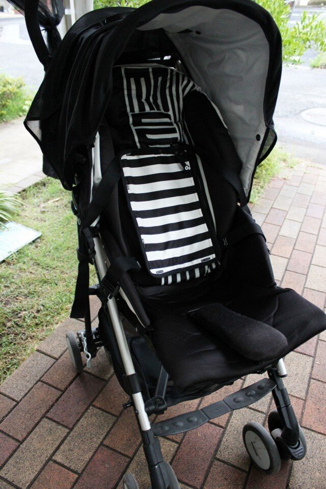 『装着方法』ベビーカー(背中部分)