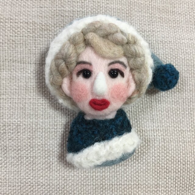 大人ブローチ(もこもこフードさん)の画像1枚目