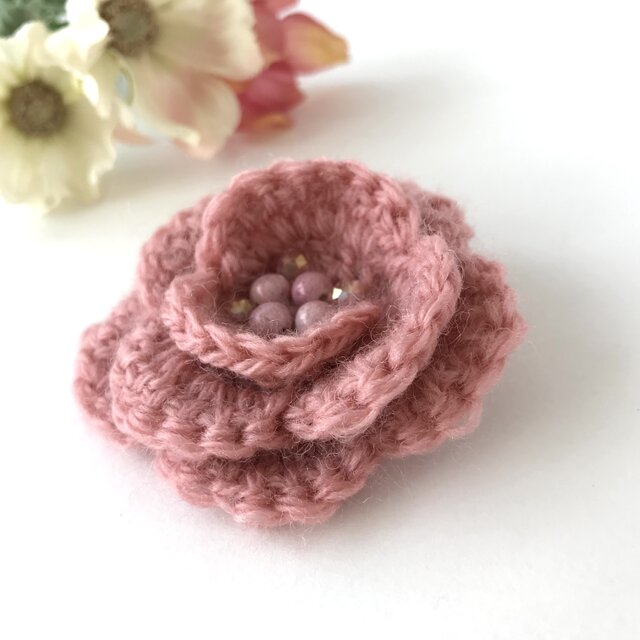 フラワー毛糸編みブローチ ピンク | iichi 日々の暮らしを心地よくする