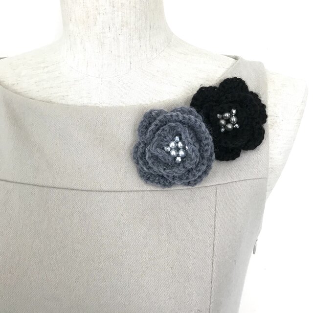 フラワー 毛糸編み ブローチ グレー モノトーン 花 かぎ針編み 手編み