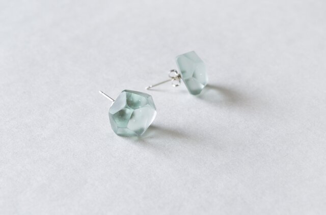 ice pierced earrings < light blue >の画像1枚目