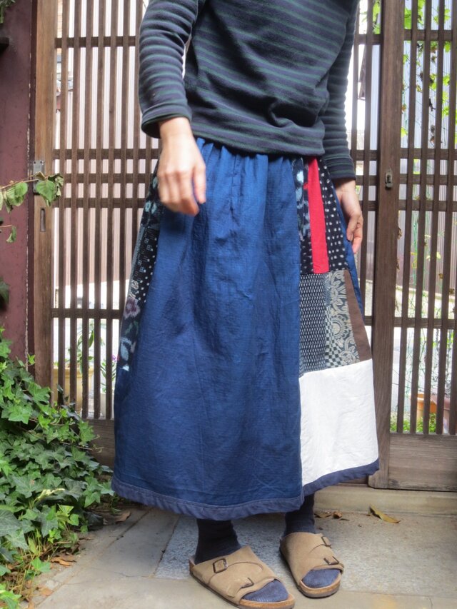 古布リメイク ハンドメイド 藍染 絣 パッチ はぎはぎスカート 大きめ 古布リメイク☆藍染めでまとめて絣などパッチ＆パッチ♪ブーツに