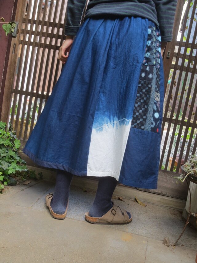 古布リメイク ハンドメイド 藍染 絣 パッチ はぎはぎスカート 大きめ 古布リメイク☆藍染めでまとめて絣などパッチ＆パッチ♪ブーツに