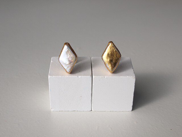 金箔とパールのスタッドピアス/diamond_gold&whiteの画像1枚目