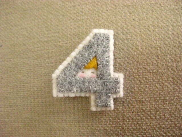 n様ご予約品「4」のブローチの画像1枚目