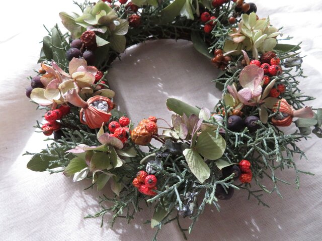 完売❤️聖夜の森の中木の実達溢れるXmasリース⭐️ハンドメイド
