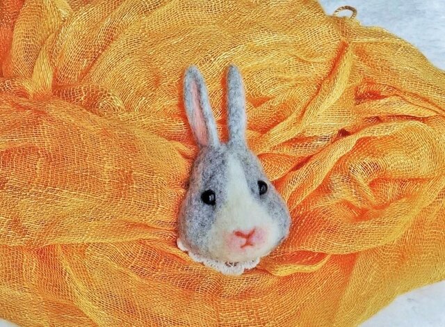ウサギのブローチの画像1枚目