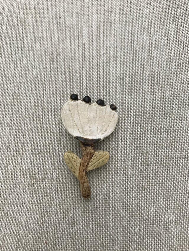 花一輪ブローチ(白色)の画像1枚目