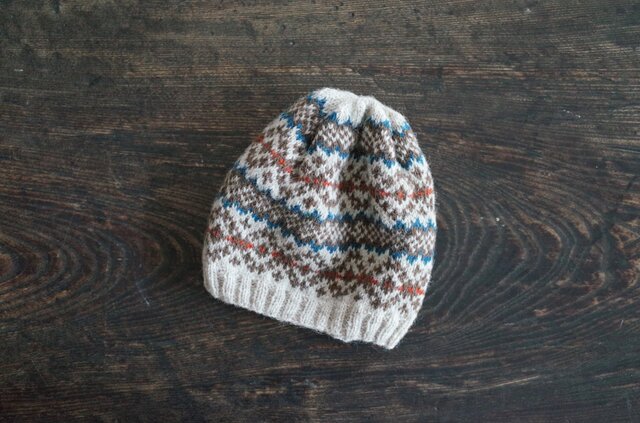 赤い編み込み模様のニット帽 it-5be98cd70519e-1200.jpg