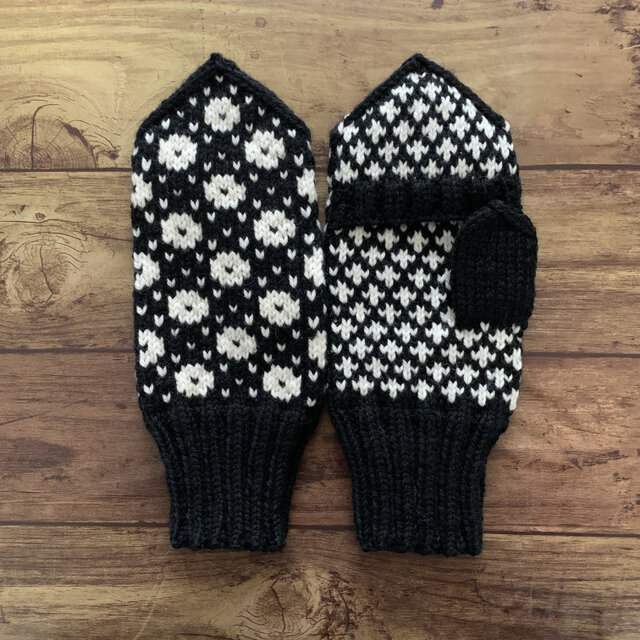 【受注制作】北欧伝統柄のカバー付ミトン（黒×白）
