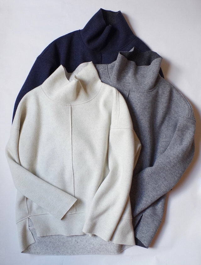 ウールリバーシブルハイネックプルオーバー/short (off white & whitish gray)の画像1枚目