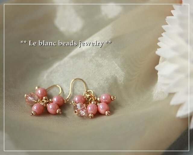 チェコラウンドとカットガラスのピアス(pink)の画像1枚目