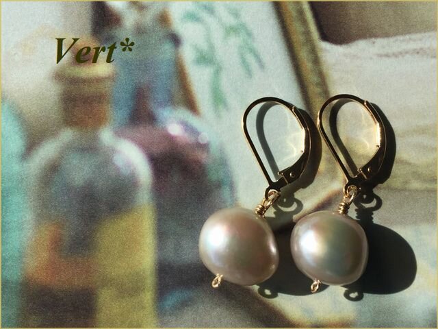 《受注品》【K14GF】アイボリーベージュ大粒バロック淡水パールフレンチフックピアスの画像1枚目