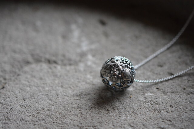 snow ball pendantの画像1枚目