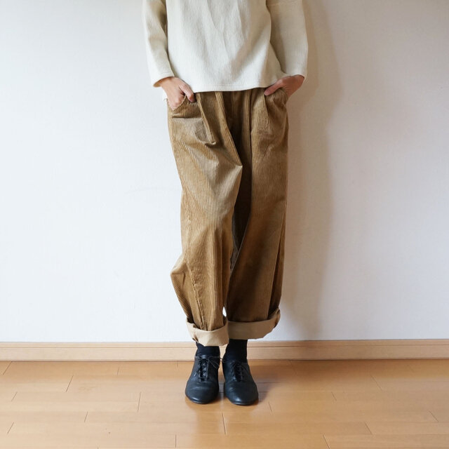 Stretch corduroy tuck pants LADY'S BEIGEの画像1枚目