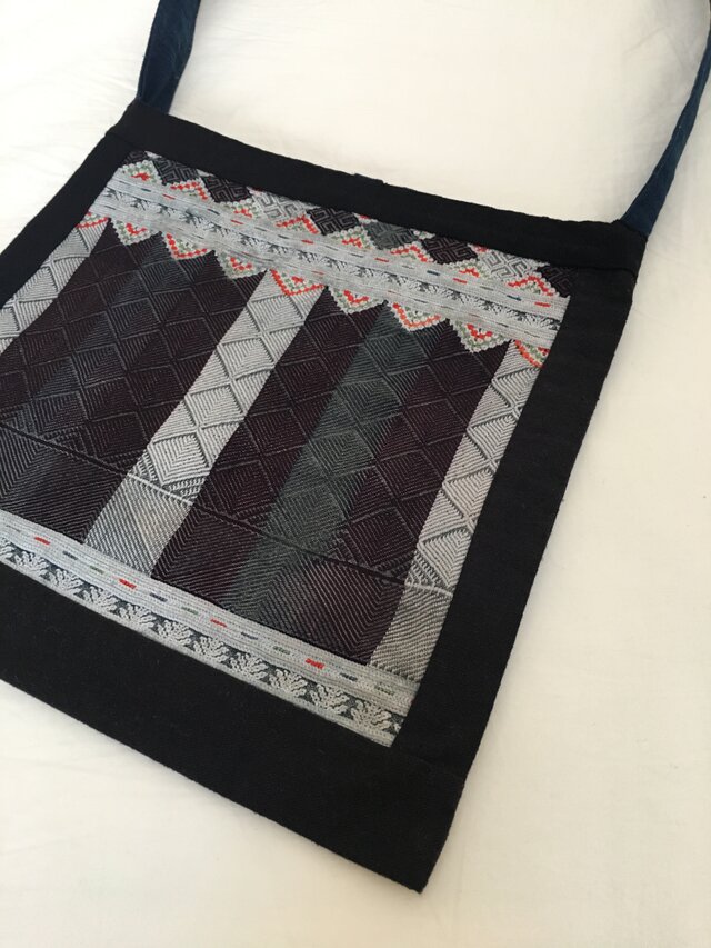 ベトナム ザオ族刺繍 肩掛けバックの画像1枚目