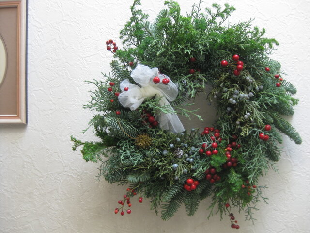 モミと赤い実のwreathの画像1枚目