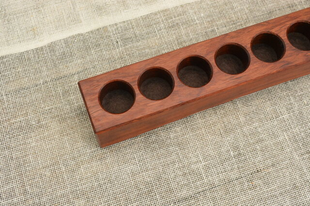 ブビンガのアロマオイルボトルスタンド8本用 | iichi 日々の暮らしを