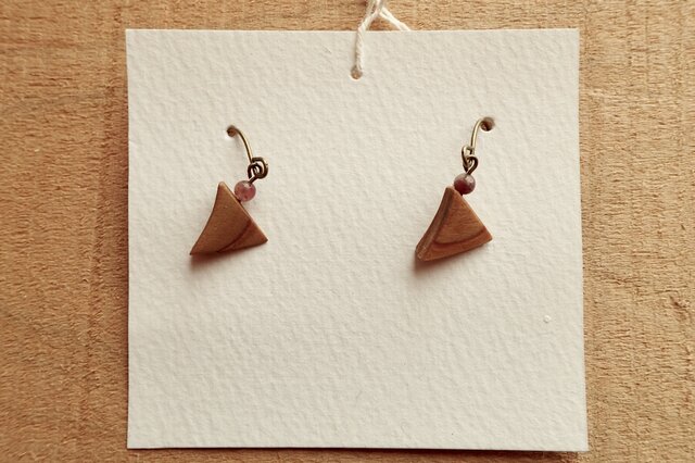 triangle ピアス(イヤリング、アレルギー対応フック可)の画像1枚目