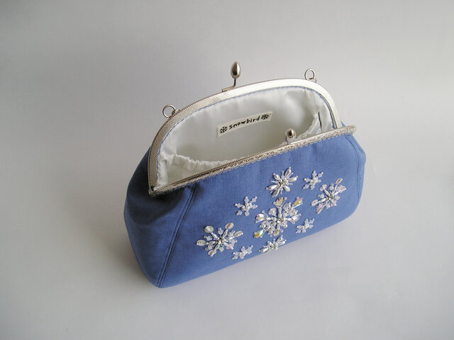 送料無料＊雪の結晶＊ビーズ刺繍のがま口バッグ（18i-1スカイ