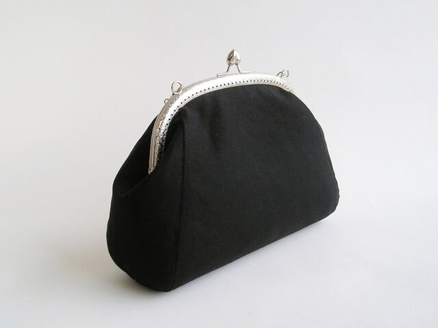 送料無料＊雪の結晶＊ビーズ刺繍のがま口バッグ（18i-1黒×シルバー口金