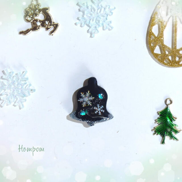 クリスマスベルのピンバッチ☆雪の結晶 ホムポムの画像1枚目