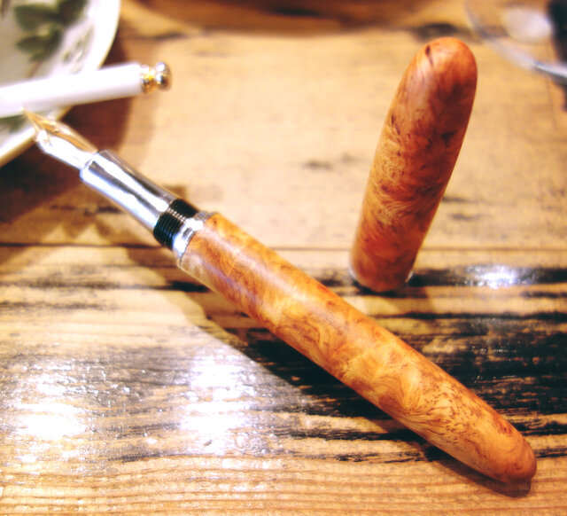 木軸万年筆 ◇ 花梨（カリン）瘤 ◇ 14K ◇ バランス型 ◇ 太軸