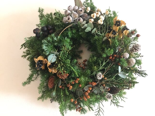森の中の木の実のクリスマスの画像1枚目