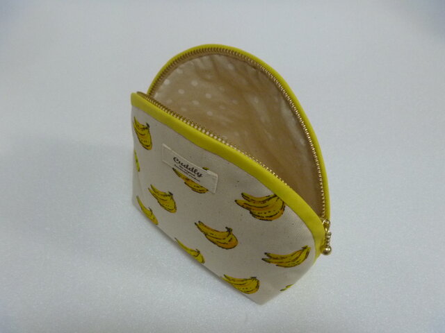 51.バナナ柄ポーチ 再販 banana | iichi 日々の暮らしを心地よくする