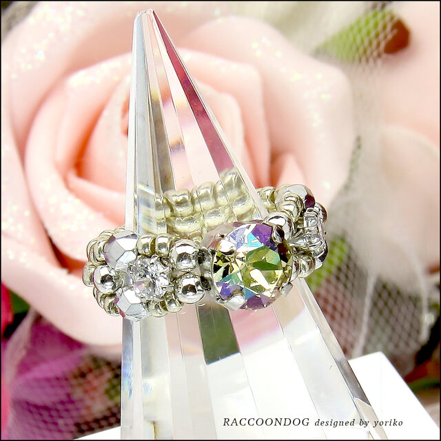 トゥインクル・アイ（Twinkle Eye）【スワロフスキールミナスグリーン＆ジルコニア ビーズリング】