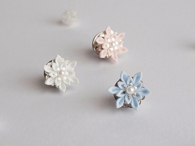 マスクにも】 雪の結晶のタックピン （ つまみ細工＊受注制作