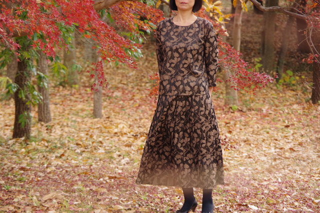 JACQUARD PLEATED SKIRT ジャガードプリーツスカート どんぐりの森 ブラウンの画像1枚目
