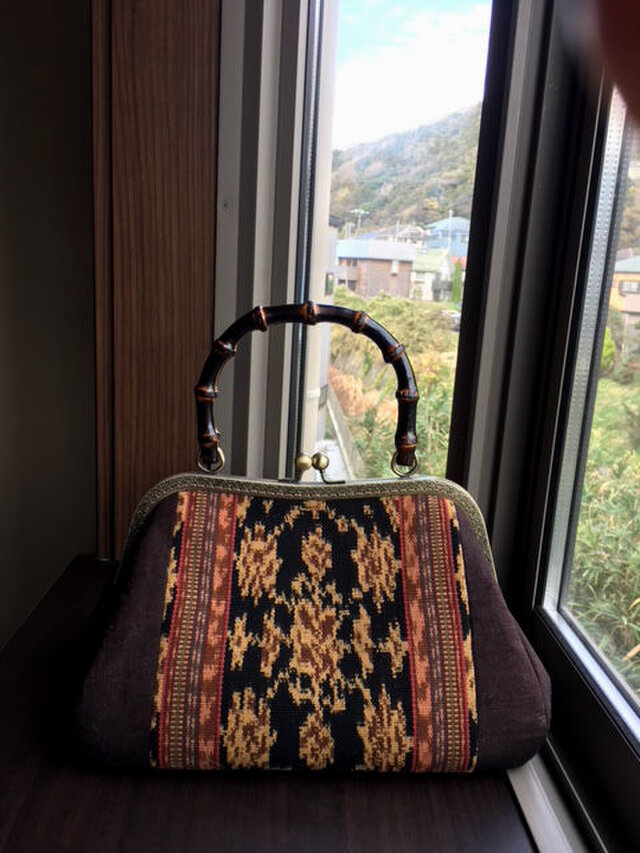 イカットCの竹の手がま口手提げ