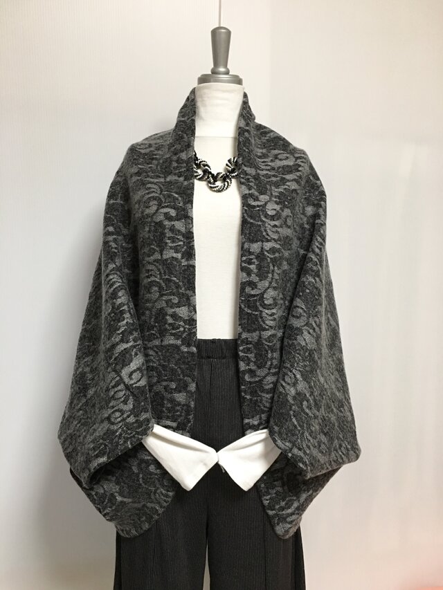 ニット マーガレットボレロ  レース柄 グレーに黒