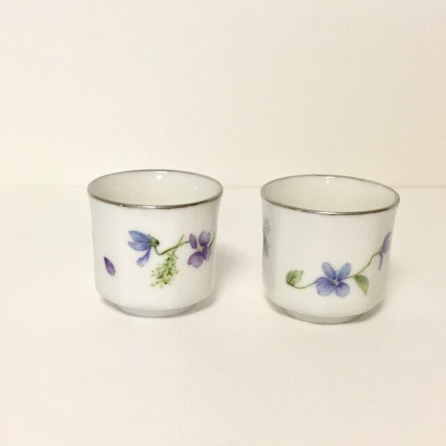 手描きのスミレの盃