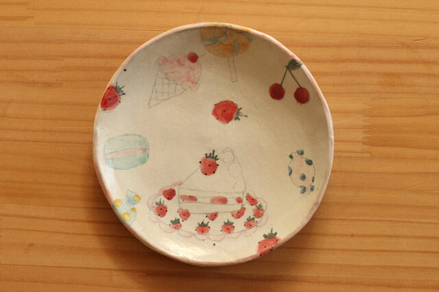※受注制作。粉引きスイーツたくさん柄のケーキ皿。の画像1枚目